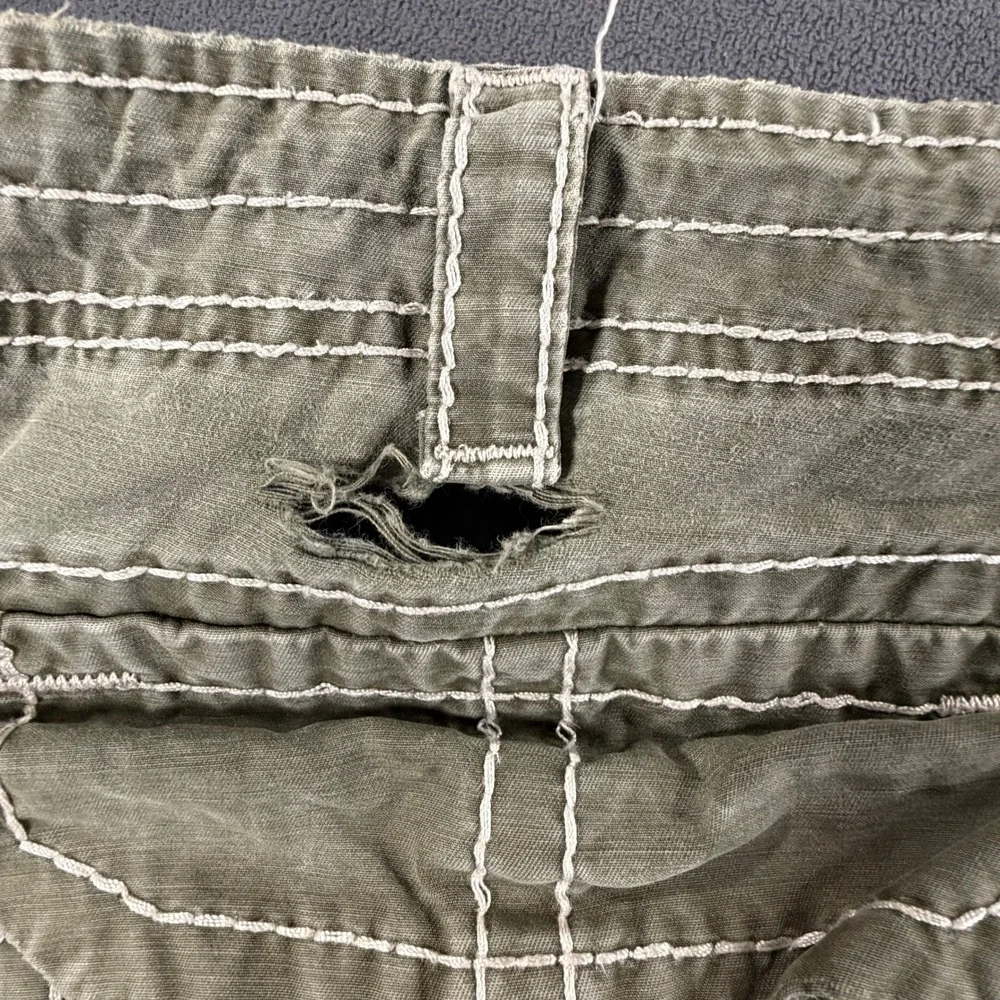 True Religion Mens Super T Cargo Shorts Olive Green White Stitch Y2K Size 34 37